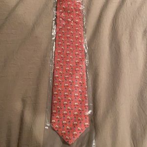 NWT Vineyard Vines Dog & Martini Tie